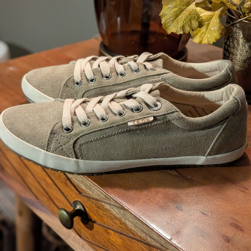 Taos "Star" Tan Canvas Shoes